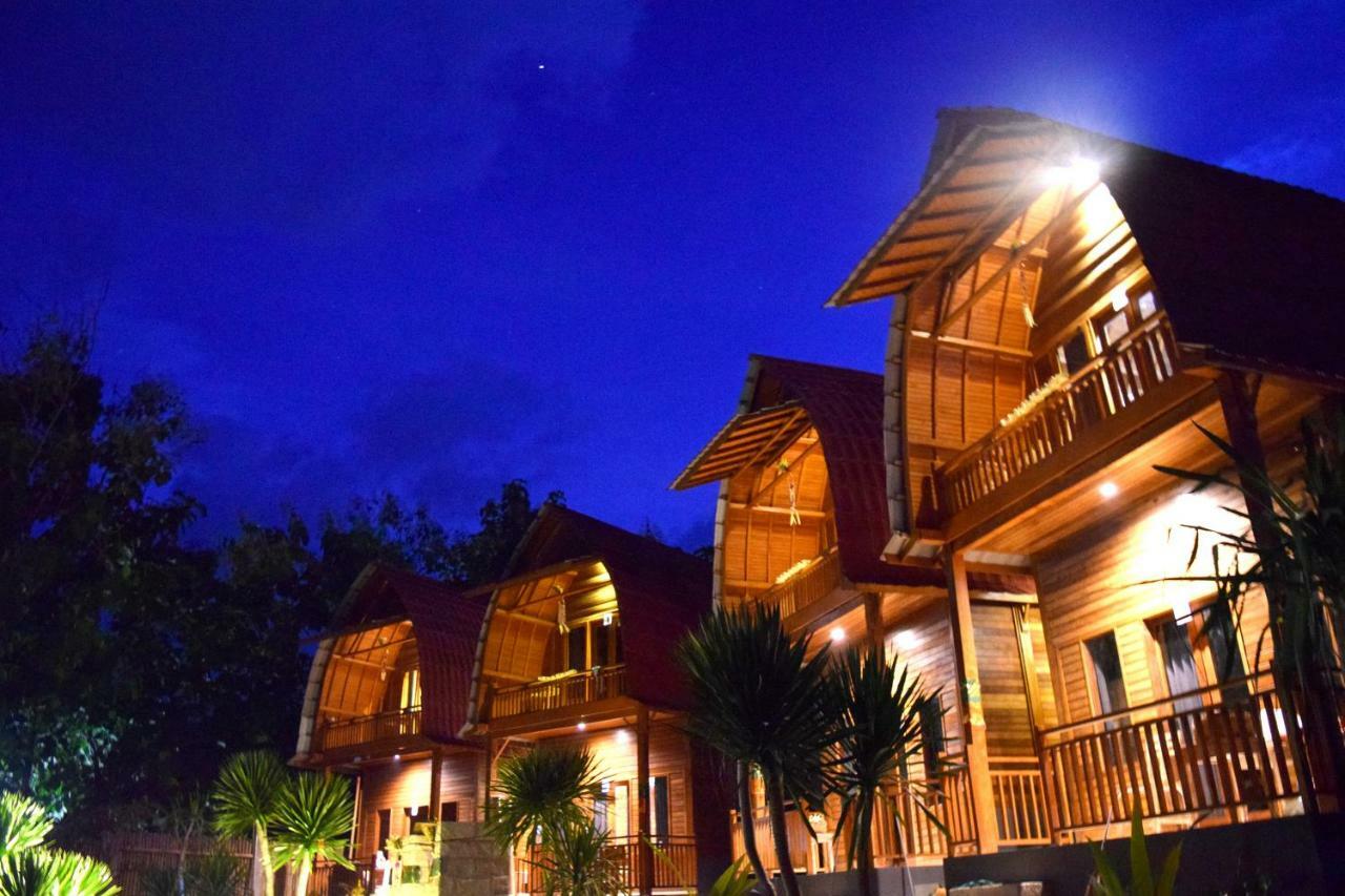 Adara Beach Huts Batununggul Luaran gambar